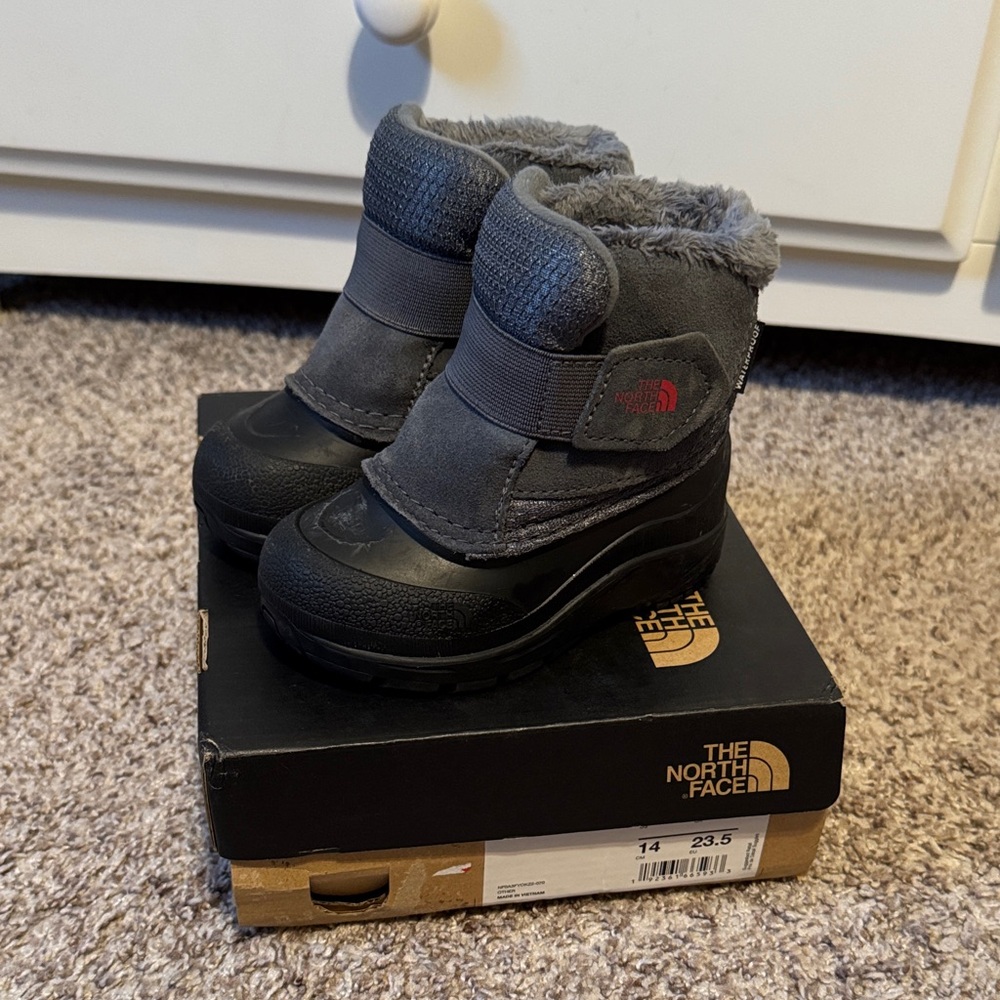 The North Face Kids Alpenglow II Charcoal and Black Snow Boots